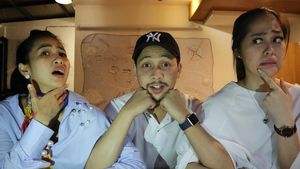 Gaya Kocak Abdul Kadir saat jadi Emak-emak yang Hobi Masak