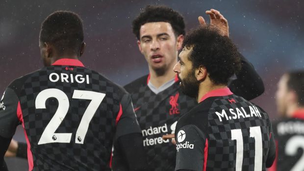 Liverpool's Mohamed Salah, right, celebrates after scoring his side's second goal during the English Premier League match between West Ham and Liverpool at the the London Stadium in London, Sunday, Jan. 31, 2021. (Clive Rose/Pool via AP)