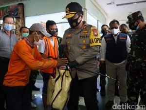 Cek PPKM di PGS Surabaya, Forkopimda Bagikan 25 Ribu Masker Cek PPKM di PGS Surabaya, Forkopimda Bagikan 25 Ribu Masker