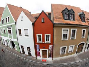 Ini Potret Hotel Terkecil Sedunia dengan Lebar 2,5 Meter Saja