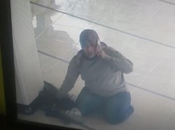 Viral Emak-emak Curi Ponsel di Masjid Terekam CCTV