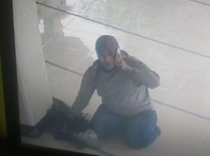 Viral Emak-emak Curi Ponsel di Masjid Terekam CCTV Viral Emak-emak Curi Ponsel di Masjid Terekam CCTV