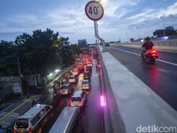 Bahaya! Masih Ada Pemotor Lawan Arah di Flyover Tapal Kuda Jaksel