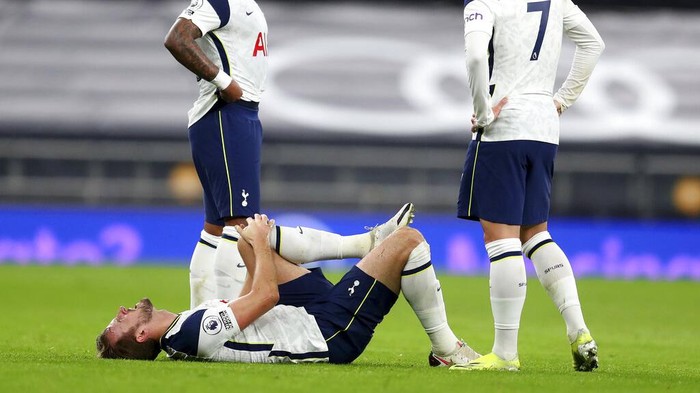 Tottenhams Harry Kane lies injured on the pitch during the English Premier League soccer match between Tottenham Hotspur and Liverpool at the Tottenham Hotspur Stadium in London, Thursday, Jan. 28, 2021. (Catherine Ivill/Pool via AP)