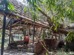 Diterjang Hujan-Angin Kencang, Objek Wisata Blue Lagoon Porak Poranda