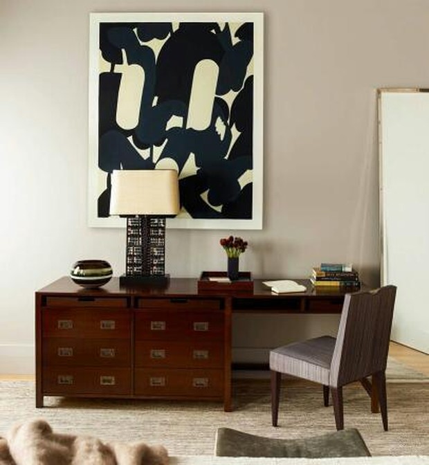 Desain akan lebih mudah dipadukan jika memakai barang antik berjumlah sedikit.