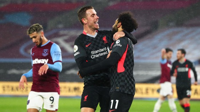 LONDON, ENGLAND - JANUARY 31: Mohamed Salah of Liverpool celebrates with teammate Jordan Henderson after scoring their sides second goal during the Premier League match between West Ham United and Liverpool at London Stadium on January 31, 2021 in London, England. Sporting stadiums around the UK remain under strict restrictions due to the Coronavirus Pandemic as Government social distancing laws prohibit fans inside venues resulting in games being played behind closed doors. (Photo by Clive Rose/Getty Images)