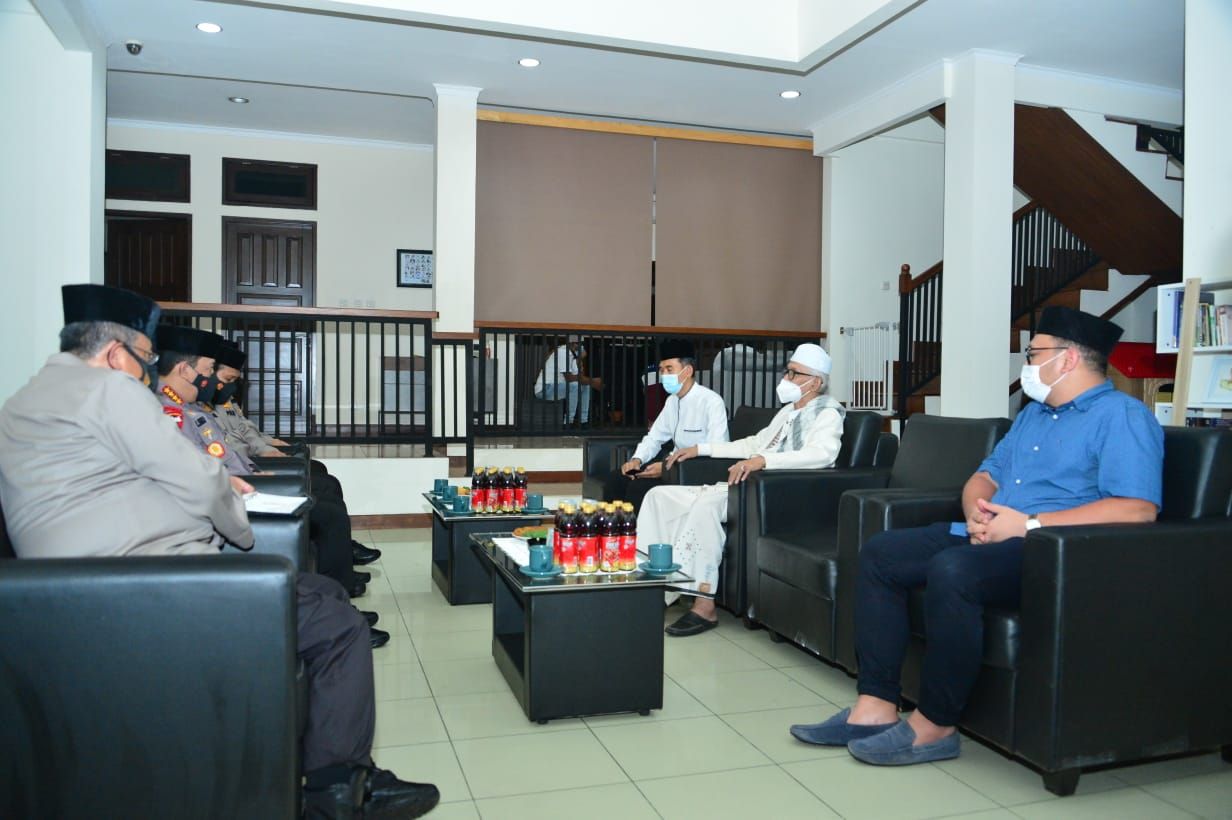 Kapolri Silaturahmi ke Ketum MU