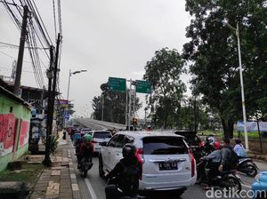 Keluhan Pengendara soal Kemacetan yang Timbul karena Flyover Tapal Kuda Keluhan Pengendara soal Kemacetan yang Timbul karena Flyover Tapal Kuda