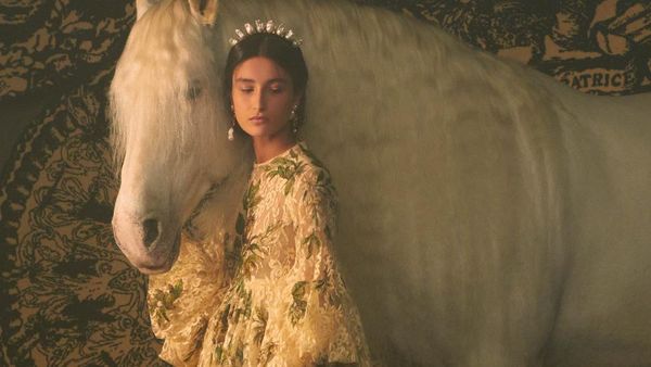 10 Koleksi Gaun Indah Christian Dior Couture yang Terinspirasi Tarot