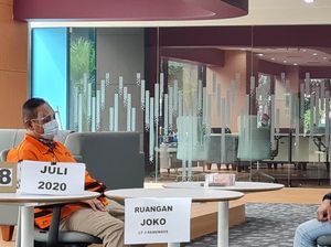 Terungkap Penyerahan Duit Ratusan Juta di Rekonstruksi Kasus Bansos Corona