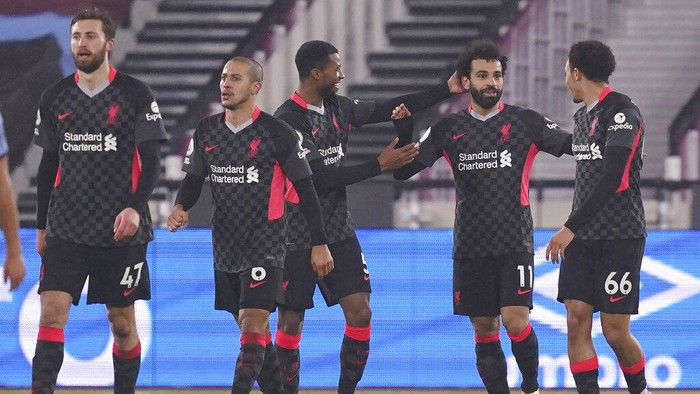 Liverpools Mohamed Salah, second right, celebrates after scoring his sides opening goal during the English Premier League match between West Ham and Liverpool at the the London Stadium in London, Sunday, Jan. 31, 2021. (John Walton/Pool via AP)