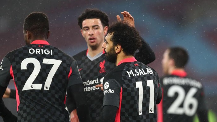 LONDON, ENGLAND - JANUARY 31: Mohamed Salah of Liverpool celebrates with team mate Curtis Jones after scoring their sides second goal during the Premier League match between West Ham United and Liverpool at London Stadium on January 31, 2021 in London, England. Sporting stadiums around the UK remain under strict restrictions due to the Coronavirus Pandemic as Government social distancing laws prohibit fans inside venues resulting in games being played behind closed doors. (Photo by Clive Rose/Getty Images)