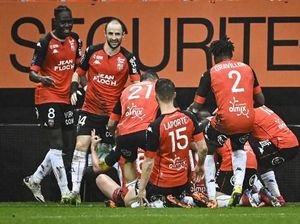 Lorient Vs PSG: Neymar Cs Kena Ledek Lewat Selebrasi Meditasi