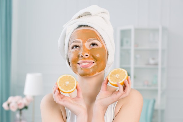 Masker lemon mengandung vitamin C yang mencerahkan/freepik.com