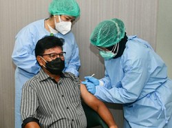 Menkominfo Disuntik Vaksin COVID-19 ke-2, Tak Ada Efek Samping Sama Sekali