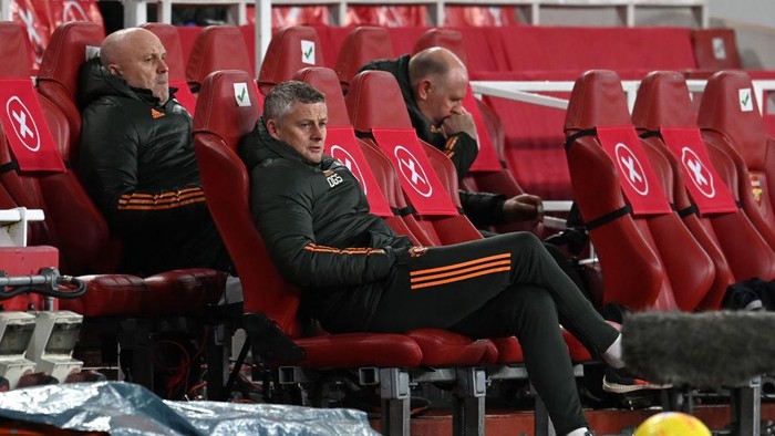 LONDON, ENGLAND - JANUARY 30: Ole Gunnar Solskjaer, Manager of Manchester United looks onduring the Premier League match between Arsenal and Manchester United at Emirates Stadium on January 30, 2021 in London, England. Sporting stadiums around the UK remain under strict restrictions due to the Coronavirus Pandemic as Government social distancing laws prohibit fans inside venues resulting in games being played behind closed doors. (Photo by Andy Rain - Pool/Getty Images)