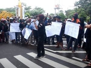 Pelaku UMKM dan Musisi di Parepare Demo Tolak PPKM