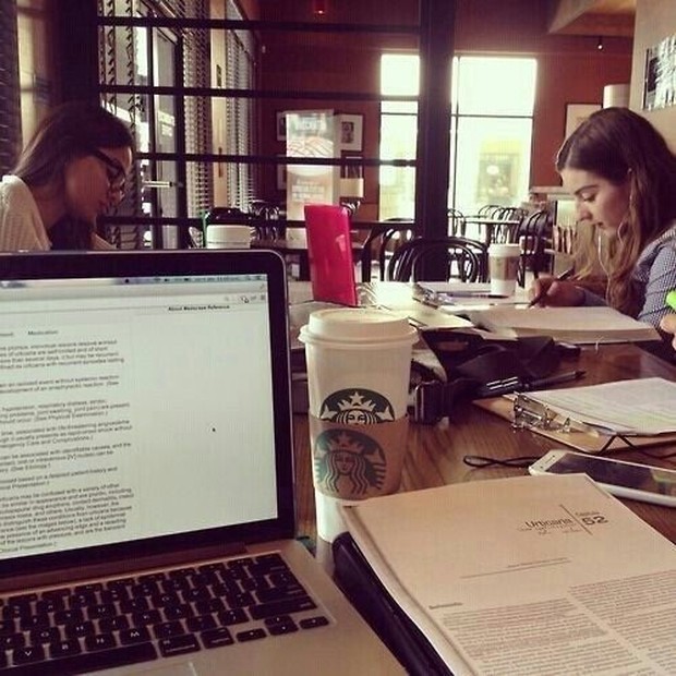 Bisa memiliki perspektif baru dan mempunyai teman diskusi.