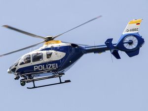 Nyamar Jadi Petugas Bandara di Radio, Pria Ini Digerebek Polisi