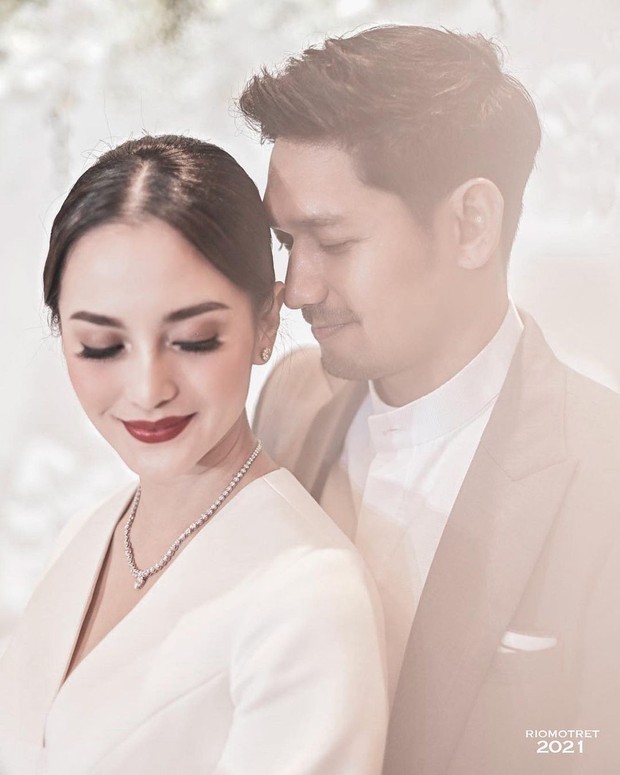 Potret manis pernikahan Ibnu Jamil dan Ririn Ekawati/Sumber/Instagram/ririnekawati. Potret manis pernikahan Ibnu Jamil dan Ririn Ekawati.