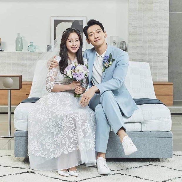 Rain dan Kim Taehee yang terungkap berkencan pada 1 Januari 2013.