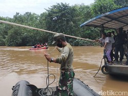 Pria di Gresik Tercebur Sungai dengan Motornya, Pencarian Masih Dilakukan