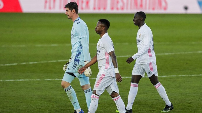 From left to right: Real Madrids goalkeeper Thibaut Courtois, Vinicius Junior and Ferland Mendy leave the pitch after the Spanish La Liga soccer match between Real Madrid and Levante at the Alfredo Di Stefano stadium in Madrid, Spain, Saturday, Jan. 30, 2021. (AP Photo/Manu Fernandez)