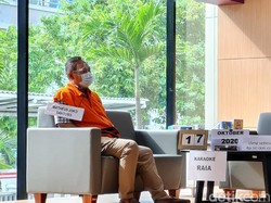 Rekonstruksi Kasus Bansos: Tersangka Ngaku Habiskan Rp 50 Juta untuk Karaoke