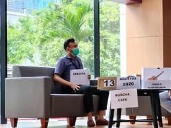 Rekonstruksi Kasus Bansos Corona, Duit Rp 150 Juta Disimpan di Dalam Gitar