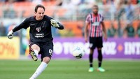 Rogerio Ceni menjadi pemain paling spesial. Dia ketika menjadi pemain berkarier sebagai kiper tapi mampu mencetak 59 gol dari tendangan bebas. (Foto: Getty Images/Friedemann Vogel)