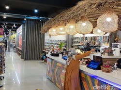 Dulu Toko Suvenir Ini Beromzet Ratusan Juta Rupiah Per Hari, Kini?