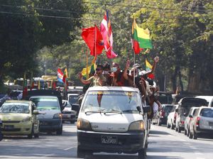 Sehari Pasca-Kudeta, Pendukung Militer Myanmar Konvoi di Yangon Sehari Pasca-Kudeta, Pendukung Militer Myanmar Konvoi di Yangon