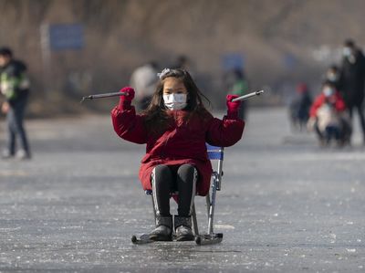 Serunya Seluncur Naik Kursi di China