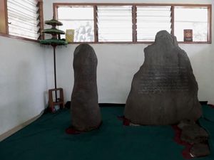 Arti dan Maksud Batu-batu di Prasasti Batutulis Bogor Arti dan Maksud Batu-batu di Prasasti Batutulis Bogor
