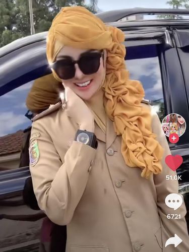 tiktok Yunianingyas Fajarini S.STP M,M, menjadi sorotan warganet karena penampilannya