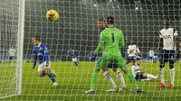 Di babak pertama, Brighton mampu unggul 1-0 lewat gol dari Leandro Trossard di menit ke-17. Andrew Boyers/Pool via AP.