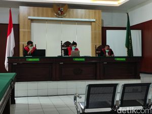 Pembakar Mobil Via Vallen Divonis 6 Tahun Penjara Pembakar Mobil Via Vallen Divonis 6 Tahun Penjara