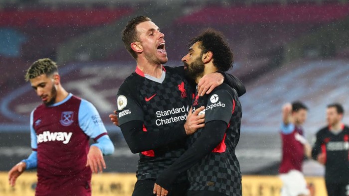 LONDON, ENGLAND - JANUARY 31: Mohamed Salah of Liverpool celebrates with teammate Jordan Henderson after scoring their sides second goal during the Premier League match between West Ham United and Liverpool at London Stadium on January 31, 2021 in London, England. Sporting stadiums around the UK remain under strict restrictions due to the Coronavirus Pandemic as Government social distancing laws prohibit fans inside venues resulting in games being played behind closed doors. (Photo by Clive Rose/Getty Images)