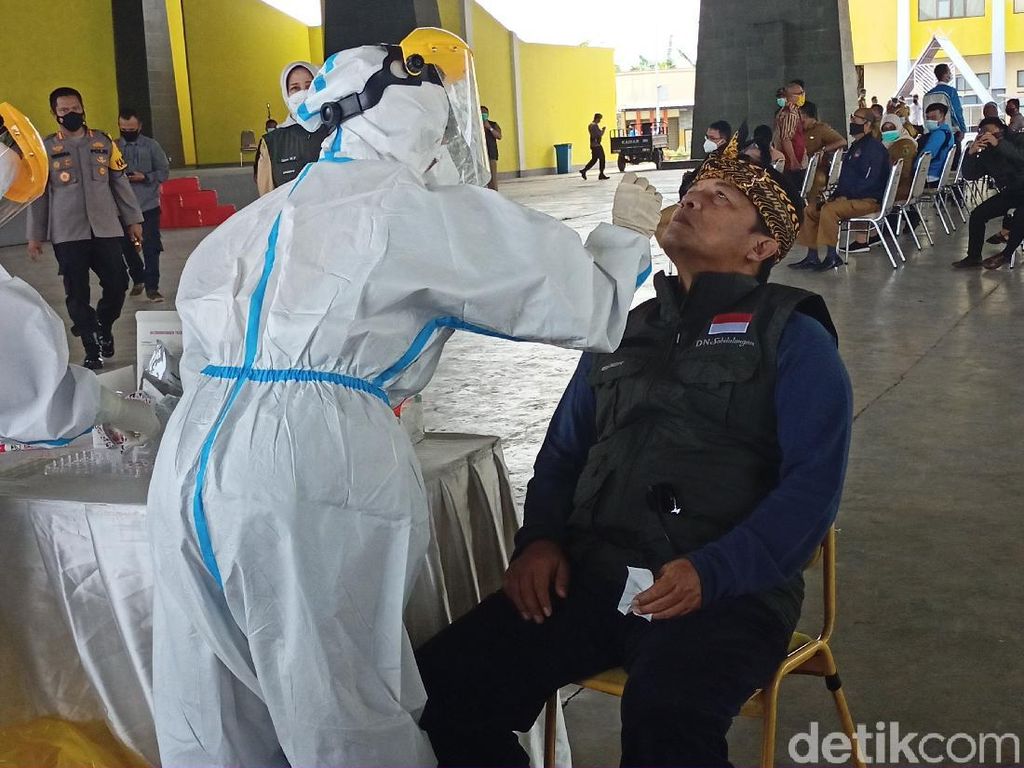 Ikut Rapid Antigen Massal, 4 ASN Kabupaten Bandung Positif COVID-19 Ikut Rapid Antigen Massal, 4 ASN Kabupaten Bandung Positif COVID-19