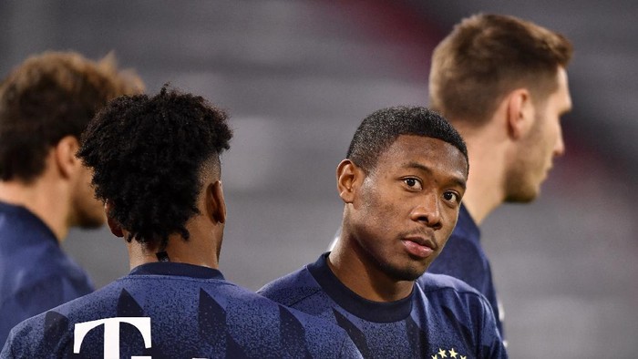 MUNICH, GERMANY - DECEMBER 05: David Alaba of FC Bayern Munich warms up prior to the Bundesliga match between FC Bayern Muenchen and RB Leipzig at Allianz Arena on December 05, 2020 in Munich, Germany. Football Stadiums around Germany remain empty due to the Coronavirus Pandemic as Government social distancing laws prohibit fans inside venues resulting in fixtures being played behind closed doors. (Photo by Lukas Barth-Tuttas - Pool/Getty Images)