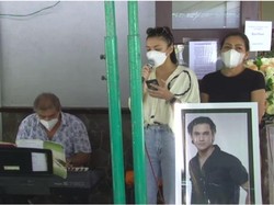 Momen Angela Gilsha Beri Penghormatan Terakhir untuk Marco Panari