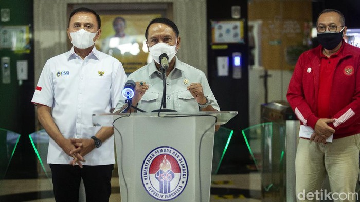 Ketum PSSI Mochamad Iriawan (iwan Bule) bertemu Menpora Zainudin Amali. Pertemuan itu bahas nasib kompetisi sepakbola di Indonesia yang mati suri gegara Corona.