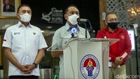Pertemuan itu membahas mengenai nasib kompetisi sepakbola Indonesia yang terdampak pandemi COVID-19 yang tengah melanda Tanah Air.