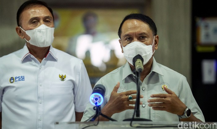 Ketum PSSI Mochamad Iriawan (iwan Bule) bertemu Menpora Zainudin Amali. Pertemuan itu bahas nasib kompetisi sepakbola di Indonesia yang mati suri gegara Corona.