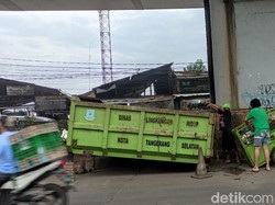 Ada Bak Besar di Flyover Ciputat, Warga Harap Tak Ada Lagi Penyampah