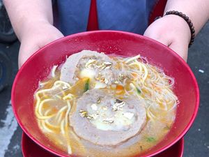 Mewah! Bakso Ini Diisi Lembaran Emas 24 Karat Mewah! Bakso Ini Diisi Lembaran Emas 24 Karat