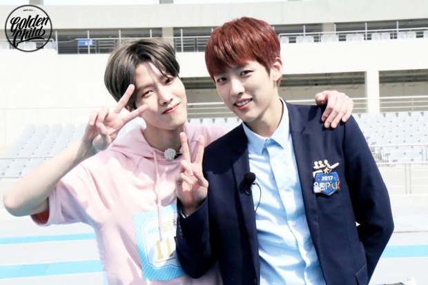 Media sosial resmi milik Golden Child membagikan potret kebersamaan Daeyeol dan Seungyeol