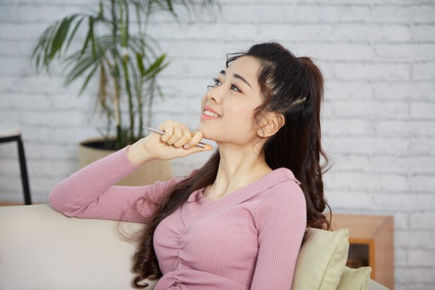 Ikuti fantasi yang menyenangkan dalam isi kepala atau membayangkan kehidupan impian.