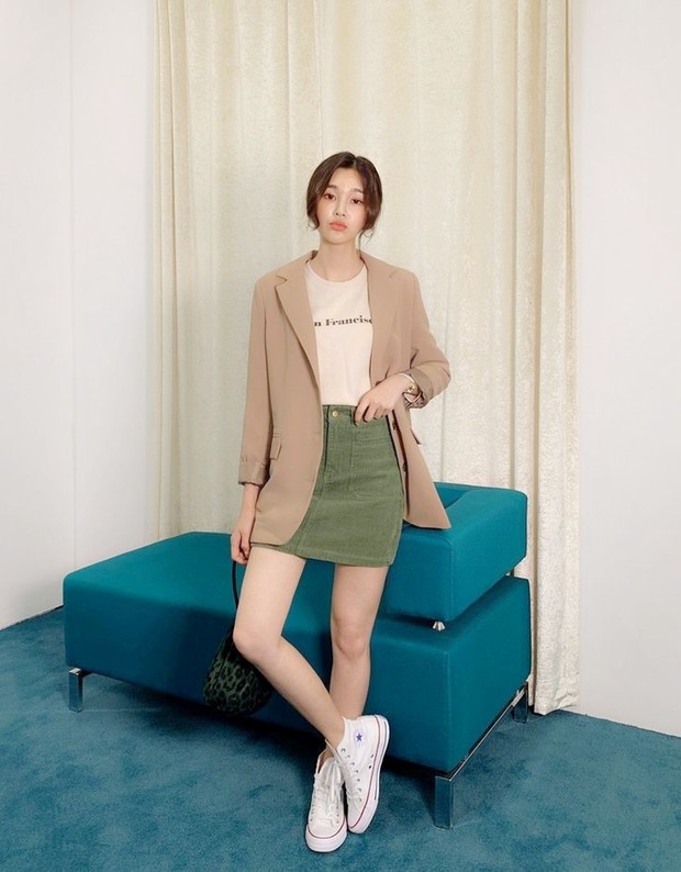 Gaya fashion/Instagram.com/dahongofficial Gaya fashion dengan blazer